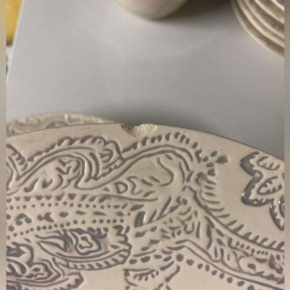 Pottery Barn Scarlett dinnerware - Picture 10 of 11